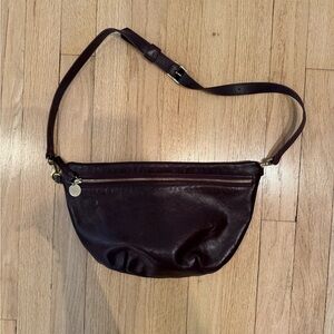 Clare V Grande fanny in Rustic plum